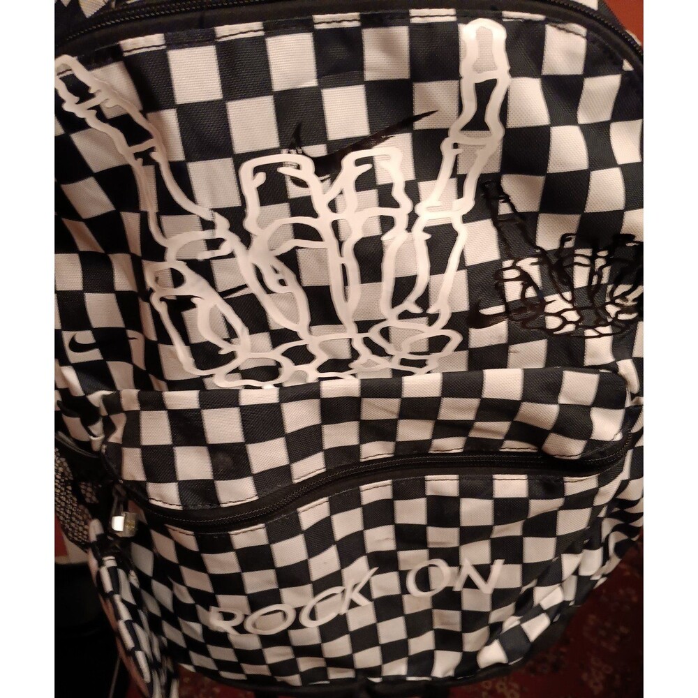 Backpack - Picture 3 of 4